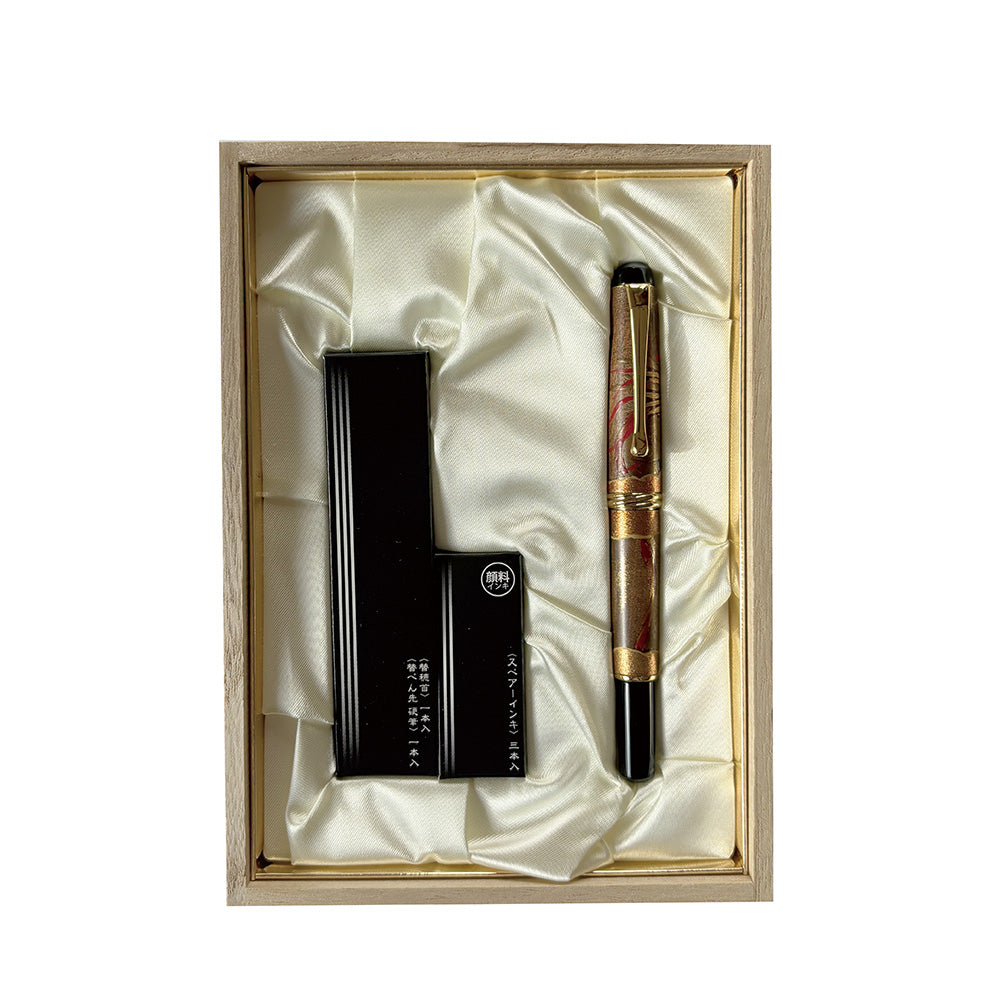 [New Product] Kuretake Brush Pen Yumeichigo, Natural Wood, Dragon, Wajima-nuri (DAY140-63)