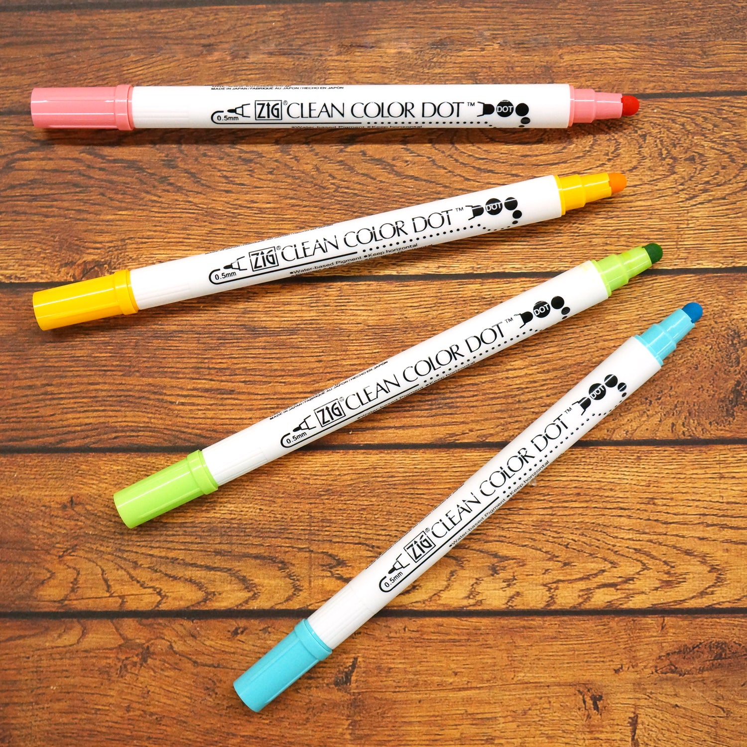 ZIG CLEAN COLOR DOT 4 Color Set (TC-6100/4V)